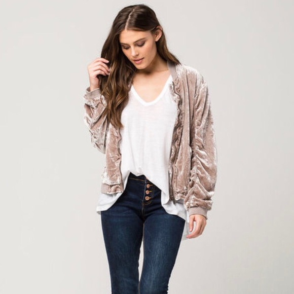 Free People Jackets & Blazers - 🎉Free People Rushed Velvet Bomber, XS🎉